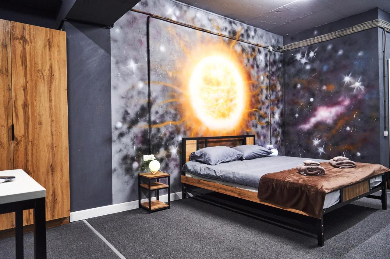 Gagarin Capsule Hotel อัลมาตี ภายนอก รูปภาพ