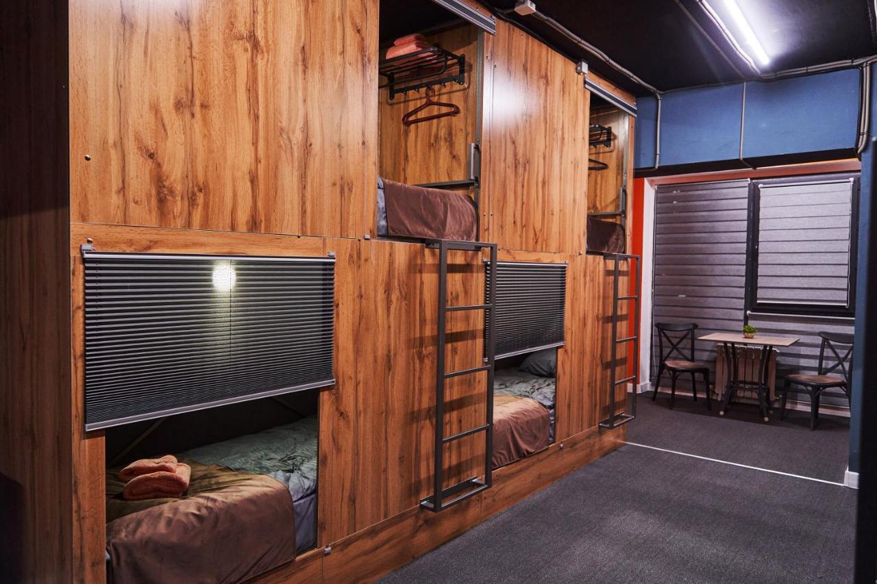 Gagarin Capsule Hotel อัลมาตี ภายนอก รูปภาพ